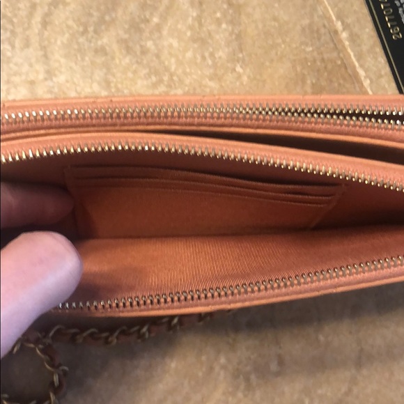 Chanel peach clutch - Picture 4 of 7